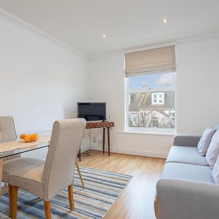 Granada Luxury Apartments: Beachside Flats with Parking Portsmouth Exterior photo