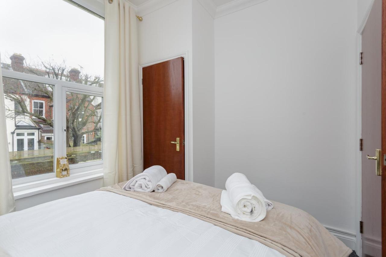 Granada Luxury Apartments: Beachside Flats with Parking Portsmouth Room photo