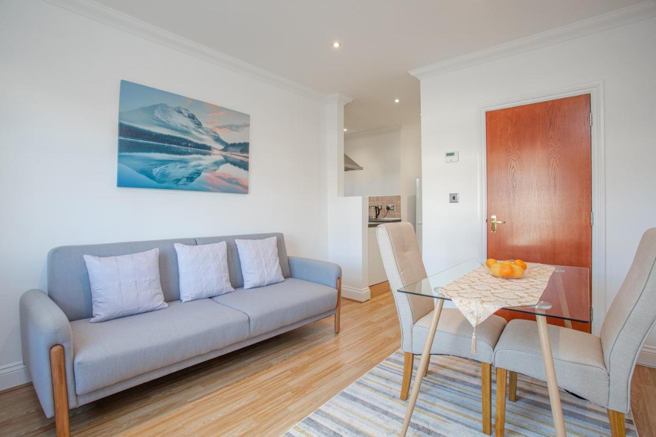 Granada Luxury Apartments: Beachside Flats with Parking Portsmouth Exterior photo